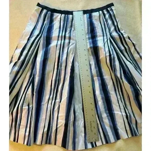 Vintage Talbots Skirt Blue White Striped size 10 Womens
100% Cotton skirt/liner - Picture 7 of 7